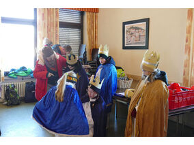 Aussendung der Sternsinger in Naumburg (© Karl-Franz Thiede)